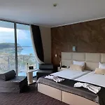 Kamenec Готель